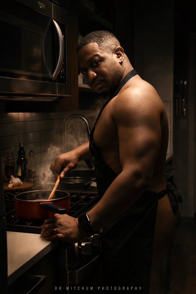 nubian_prince27's tweet photo. In his element. Heat on the stove, confidence on high. Masculine. Intentional. Unapologetic.
This isn’t about cooking, it’s about presence.
When comfort meets control, the energy speaks for itself.
📸 DR Mitchum Photography (ME)
#MasculineEnergy #InHisElement #FineArtPortraits https://t.co/dbhx6Bq46C