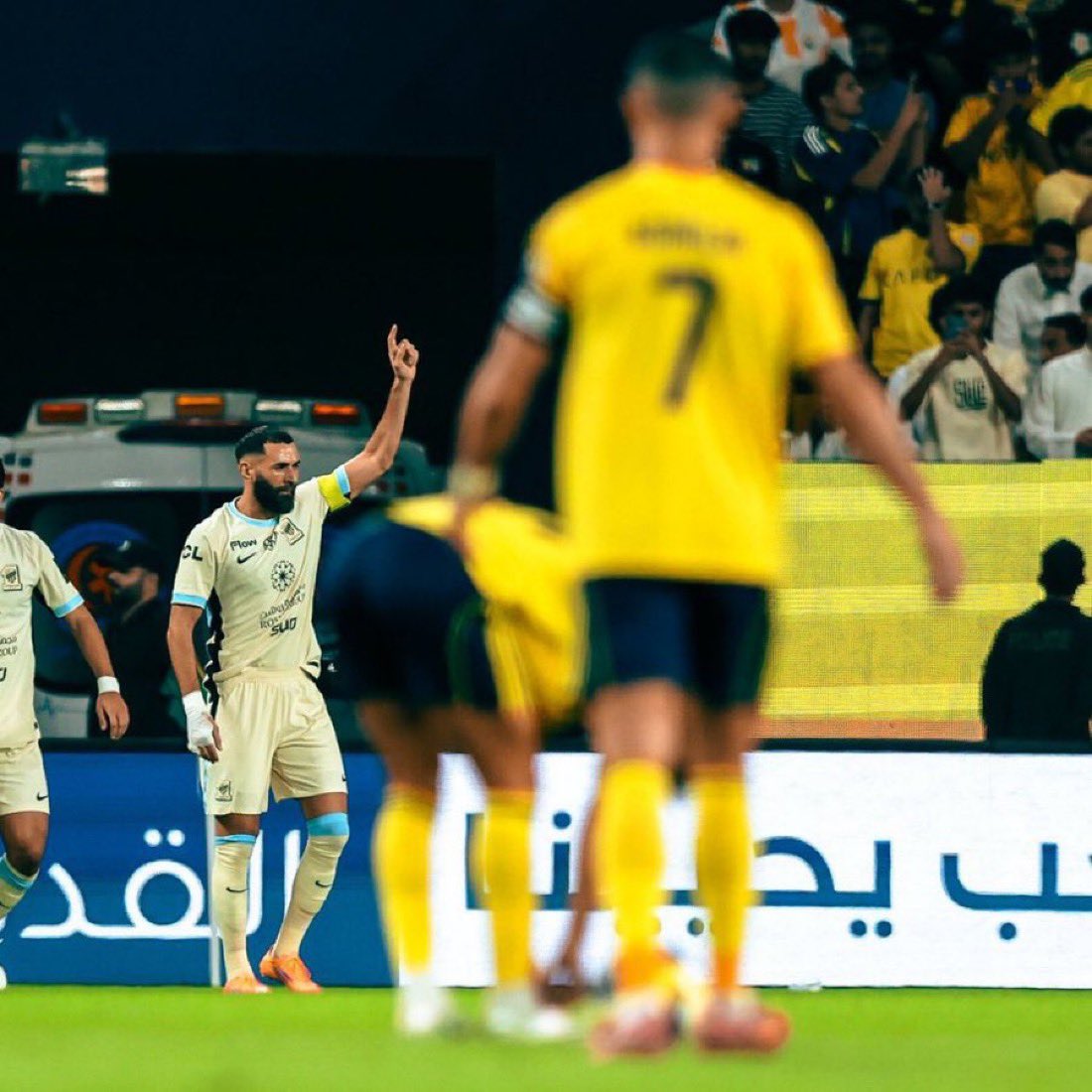 بمناسبة أنتقال بنزيما إلى الهلال 

سحب على 1500 والشروط كالعاااادة سهلة

• رتويت للتغريدة
• تابع <a href="/OfificaRlay/">ريّان</a>