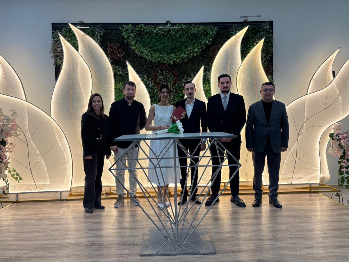 Değerli ağabeyim Tuğrul Aşık’ın baldızı Seda ve Ömer’in mutlu günlerine şahitlik ettik.

Genç çiftimize ömür boyu mutluluklar dileriz.