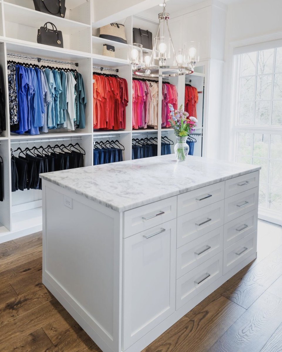 CESarasota's tweet photo. A well-designed space changes how you move through your day. From tailored storage to thoughtful details, this custom closet was designed to feel as good as it looks. #closetdesign #homeorganization #customcloset #organizaedliving #luxury https://t.co/hdu8TTMLVZ