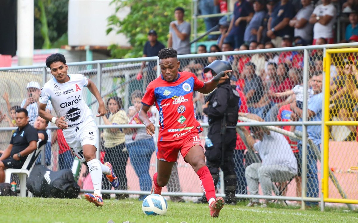 El dinámico colombiano Jorge Lara llega como refuerzo de CSD IPALA. Una carta más alternativa que tendrá Ariel Sena en su plantel. Estuvo en el fútbol salvadoreño Cacahuatique Liga Nacional.

Regate, Velocidad, Picaría y Alegría... 
Bienvenido a Ipala City Maní. 🕺🎼⛰️