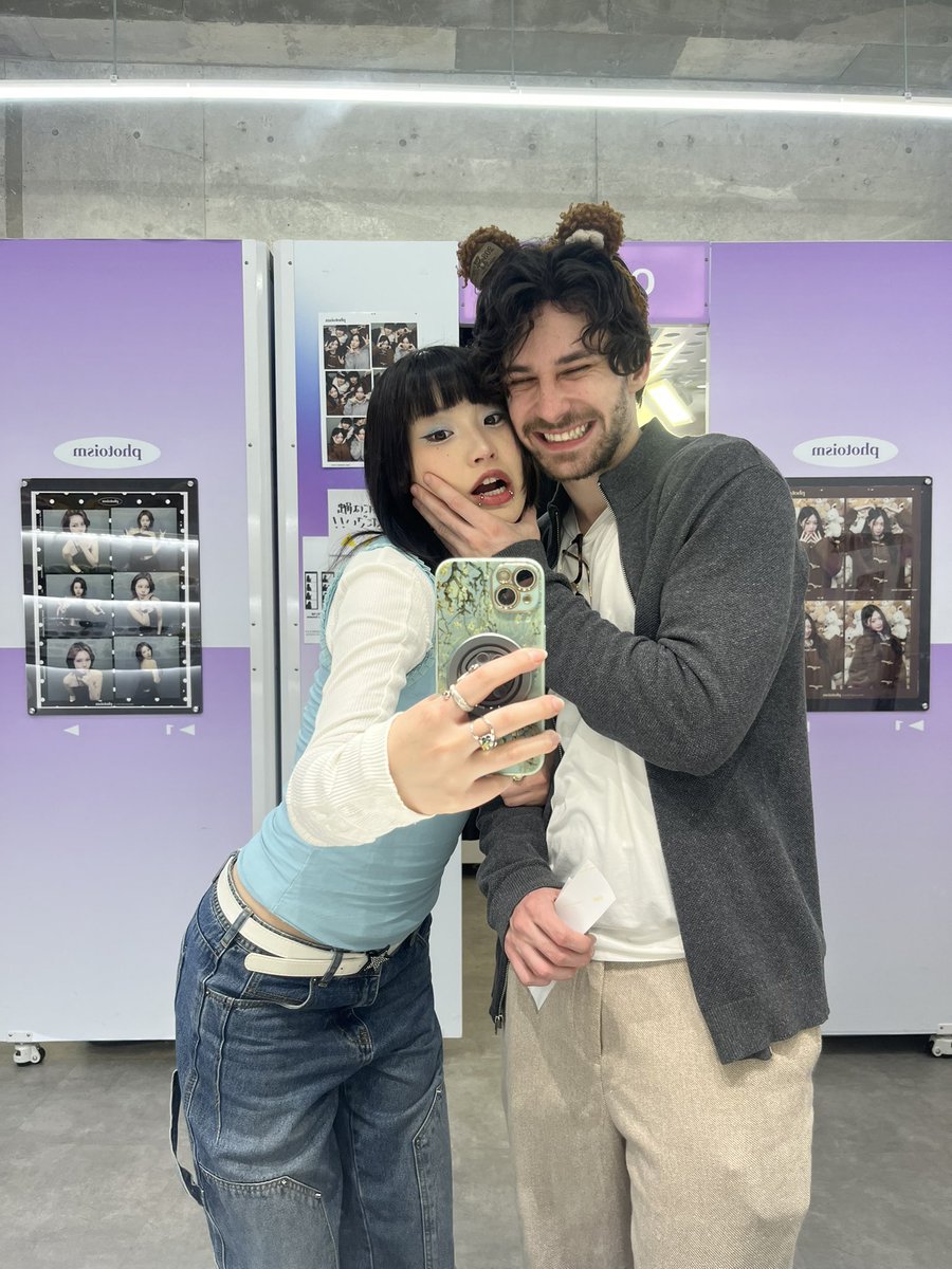 roentgen2002's tweet image. the love of your life IS on twitter