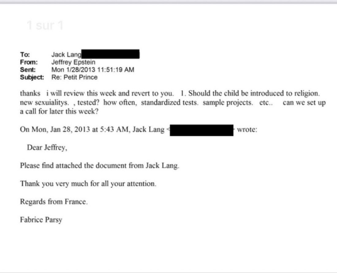 TribunePop23's tweet photo. 🚨ALERTE INFO

Le 28 janvier 2013, Jeffrey Epstein envoie un courriel à Jack Lang (dans le cadre d’un échange initié par Fabrice Parsy) avec pour objet « Re: Petit Prince ». 

Dans ce message, Epstein remercie pour un document joint transmis par Parsy au nom de Lang, indique qu’il va l’examiner au cours de la semaine et y revenir, puis pose une question numérotée : 

« 1. Should the child be introduced to religion. new sexualitys. , tested? how often, standardized tests. sample projects. etc.. »

« L’enfant devrait-il être initié à la religion, aux nouvelles sexualités, testé ? À quelle fréquence, avec des tests standardisés, des projets pilotes, etc. ? » avant de proposer d’organiser un appel téléphonique plus tard dans la semaine. Les termes « the child » (l’enfant) et le sujet « Petit Prince » constituent les éléments centraux de cette discussion.