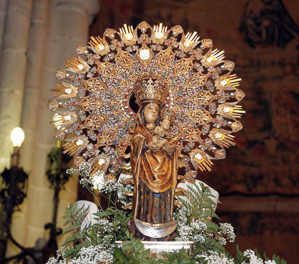 FeEspana's tweet photo. En esta fiesta de la #PresentacióndelSeñor, celebramos a la virgen #María bajo las advocaciones de:
-Virgen de #LaSalve, @SietePalabrasVA
-#VirgendeLaCandelaria, patrona de las Islas #Canarias, @NivarienseD
-#VirgendeLaCalle, patrona de la ciudad de #Palencia, @IglesiaPalencia https://t.co/poD0gY3lN0