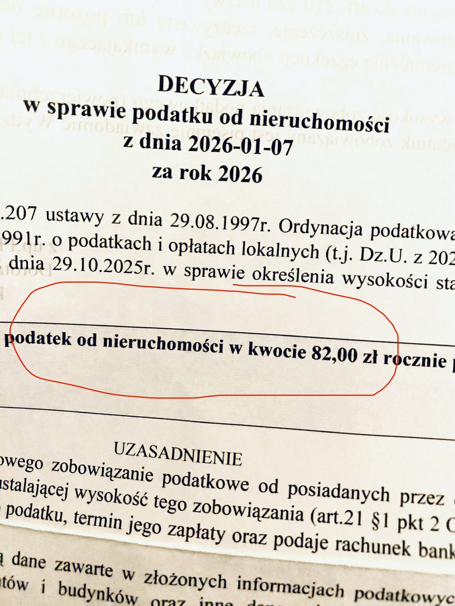 Jesteśmy jebaną republiką bananową.

Do zapłaty od mieszkania w Krakowie mam:

82 zł podatku.

Za rok.

Nieruchomość jest warta ~700,000 PLN. 

Czyli podatek w stosunku do wartości to 0.01%.

A my kurwa debatujemy w tym kraju nad 2% katastrem od jebanego trzeciego mieszkania.