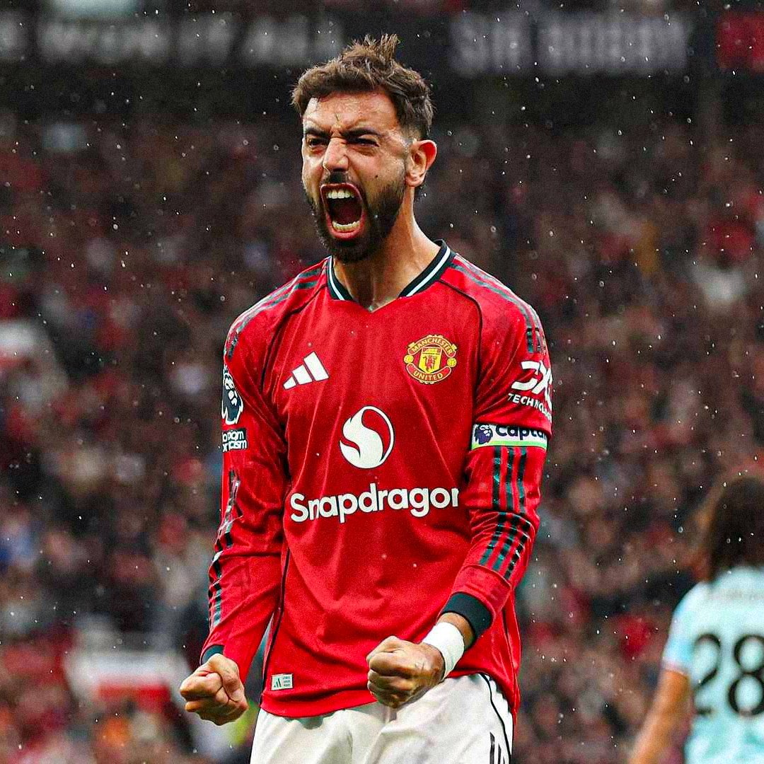 LFC_Tandy's tweet image. 🚨 Carragher on Fernandes: “If he breaks the Premier League assist record, he goes above Gerrard for me and becomes the greatest midfielder in PL history!”