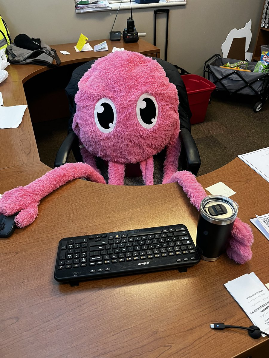 Carmichael__AA's tweet photo. Sometimes you need your friends to help accomplish tasks! #herdstrong https://t.co/ukYKNuZeBP
