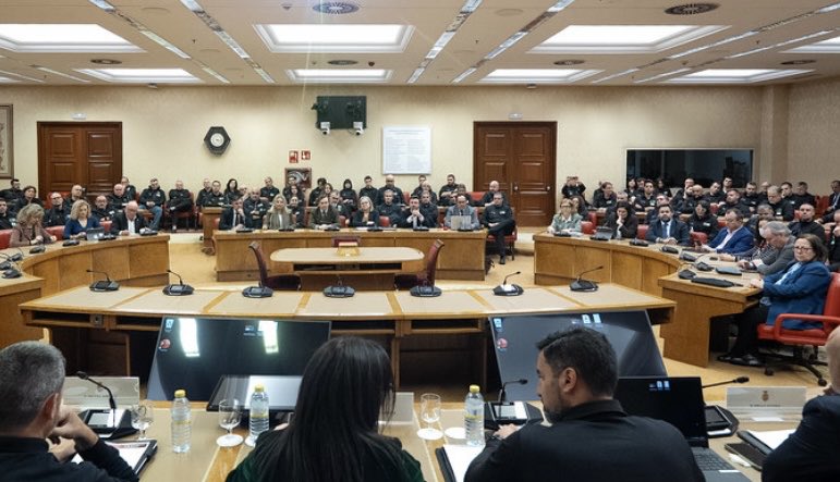 Ha sido estremecedor escuchar las penosas condiciones en las q trabajan los funcionarios de prisiones.

Nuestro compromiso ante la dejadez del Sánchez en total.

Gracias ⁦<a href="/tu_abandono/">TAMPM - Tu abandono me puede MATAR</a>⁩