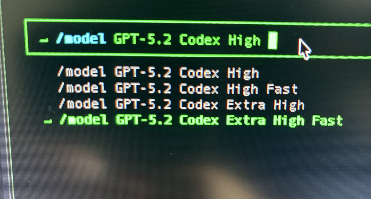 Glitchy 🪄 tweet media