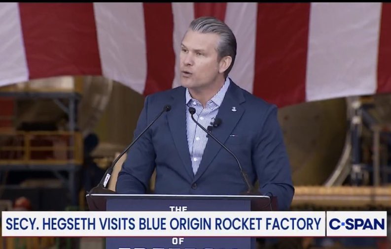 وزیر جنگ پیت هگست روز دوشنبه به رهبران ج ا  هشدار داد که پنتاگون «کاملاً آماده» است تا در صورت امتناع تهران از مذاکره با آمریکا درباره برنامه هسته‌ای‌اش، وارد عمل شود.

هگست پس از سخنرانی در مرکز بلواوریج در فلوریدا به خبرنگاران گفت: «رئیس‌جمهور از همان ابتدا روشن گفته است، همان