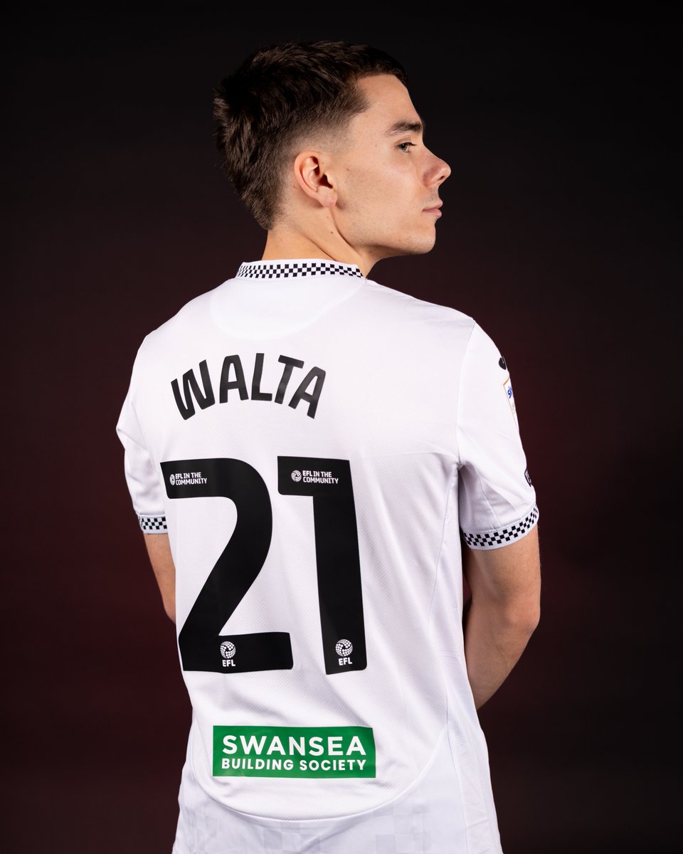 SwansOfficial's tweet image. Leo in his new colours 🦢