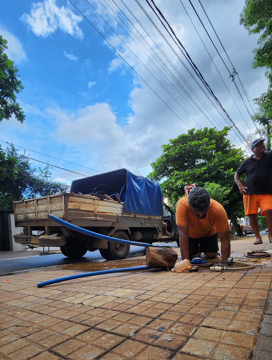 Hoy realizamos un reclamo a través de la app de ESSAP por la baja presión de agua que veníamos sufriendo, llegando incluso al punto de tener que organizar el uso del agua por horarios.

Quiero destacar y reconocer la rápida respuesta y el trabajo que se está realizando. En poco