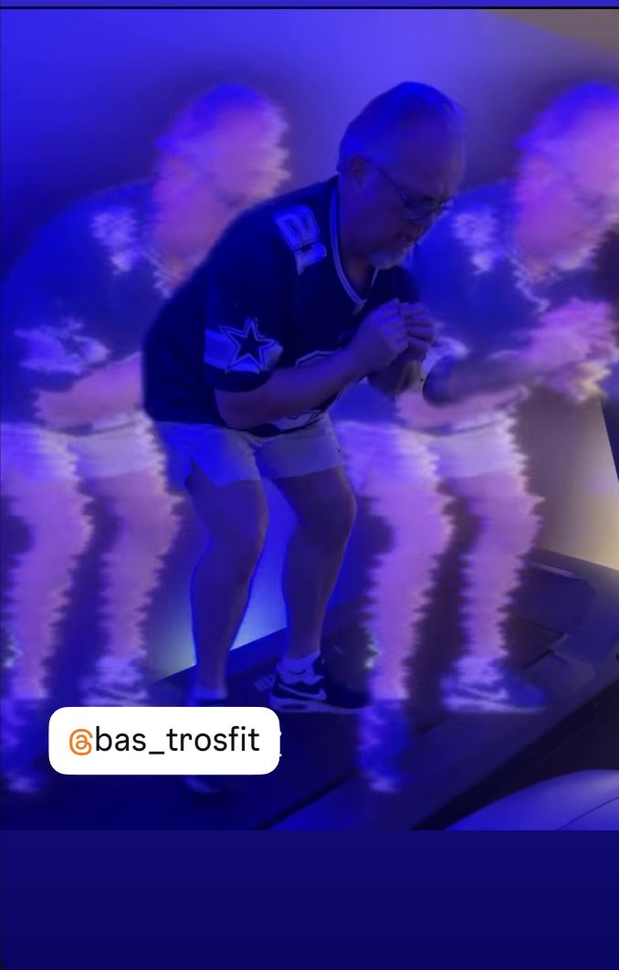 joskeijsper's tweet image. Vanmiddag om 16.00 uur had Bassie pas tijd dus even aanpassen en later sporten maar bewegen zullen we!! Dwars op de loopband coördinatie en evenwicht. Daarna kracht oefeningen voor de armen! #blijvenbewegen #personaltraining #trosfit #alkmaar #parkinson