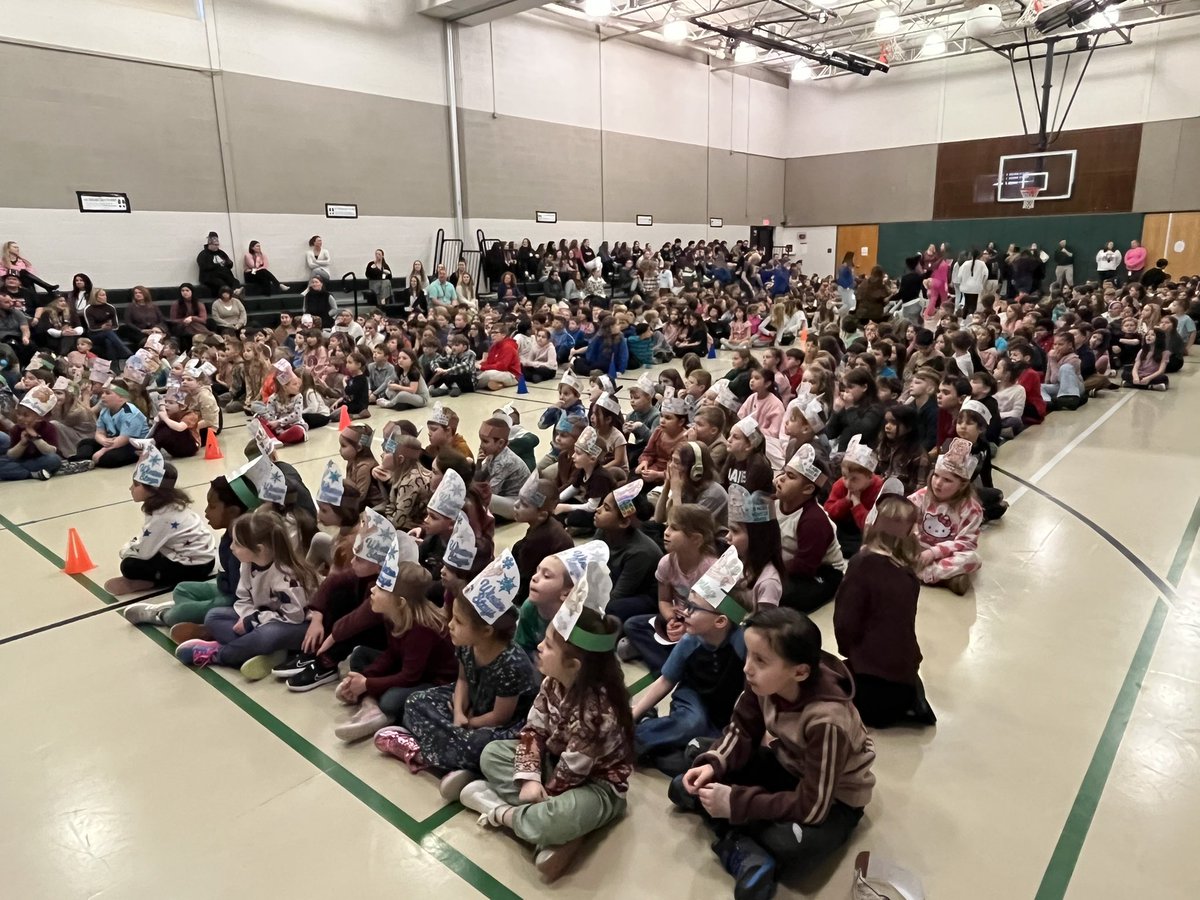 RyanScheidt13's tweet photo. The Groundhog Day assembly at L.B. Morris Elementary School in Jim Thorpe. Their groundhog Morris has also predicted 6 more weeks of winter. @BRCNews13 @JTOlympians #BRCNews13 #JimThorpe #GroundhogDay https://t.co/jOYikZsxpB