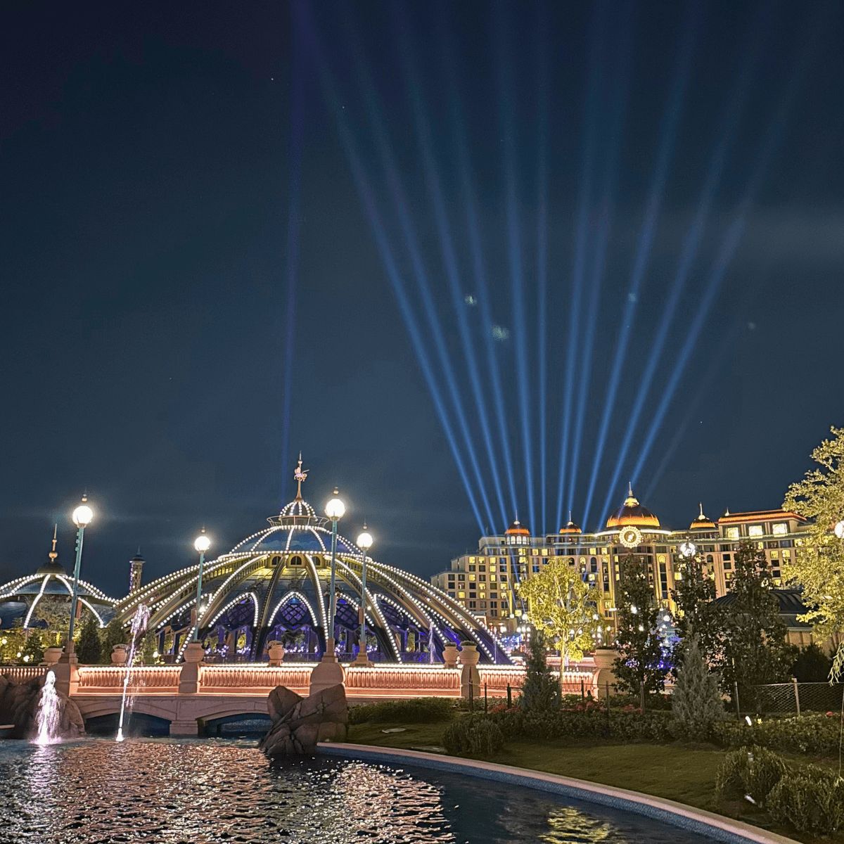 Epic Universe mistakes to avoid if you want a smoother visit. devinefairytale.com/epic-universe-…