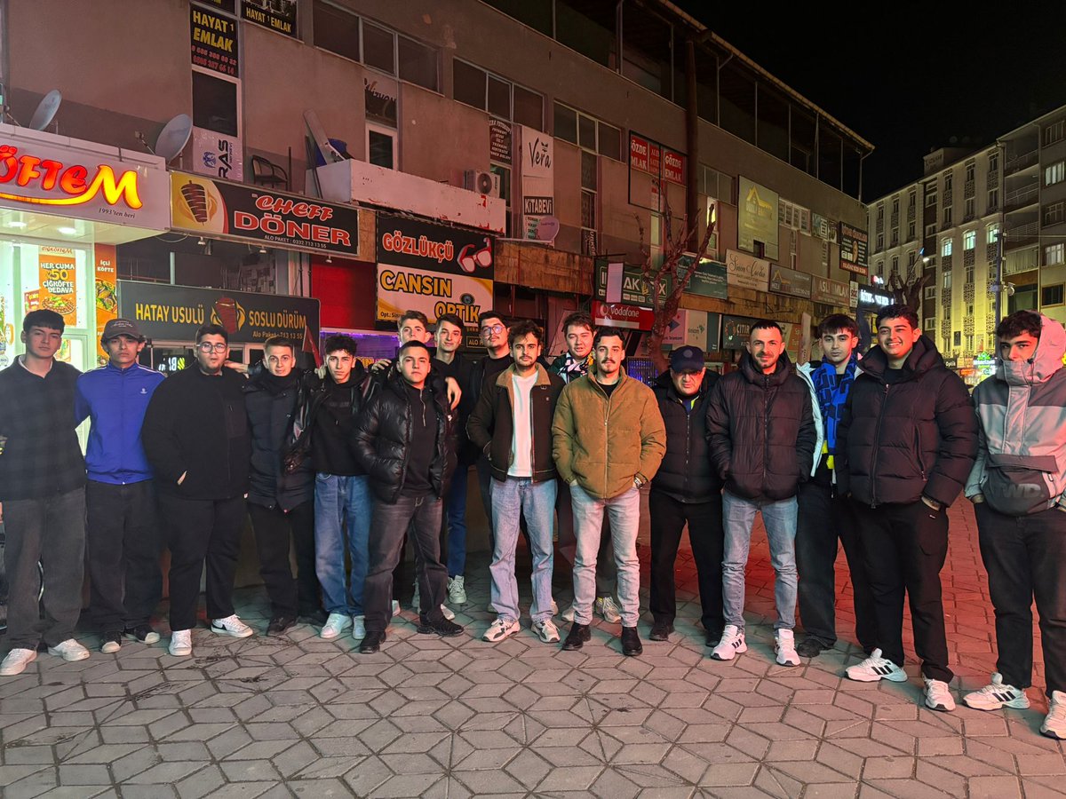EregliLise's tweet photo. SÖZ VERMİŞ BU YÜREKLER! 

Fenerbahçe'miz kocaelispor maçını hep birlikte izledik.

#eregligfb https://t.co/fb3WEMUDpL