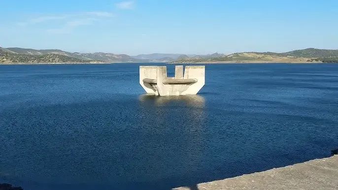 تصميم هندسي أصلي باللغة العربية لمشروع سد واد المخازن نهاية السبعينات على ضفاف واد لوكوس