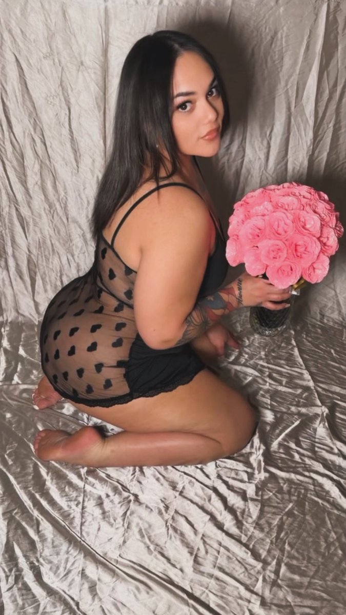 babygurlbooo's tweet photo. Aquarius SZN 😜🌷💗🖤 https://t.co/xjaAw76kuE
