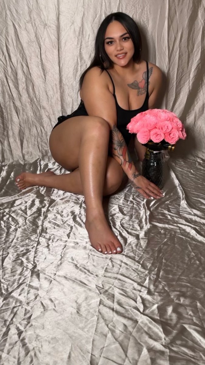 babygurlbooo's tweet photo. Aquarius SZN 😜🌷💗🖤 https://t.co/xjaAw76kuE