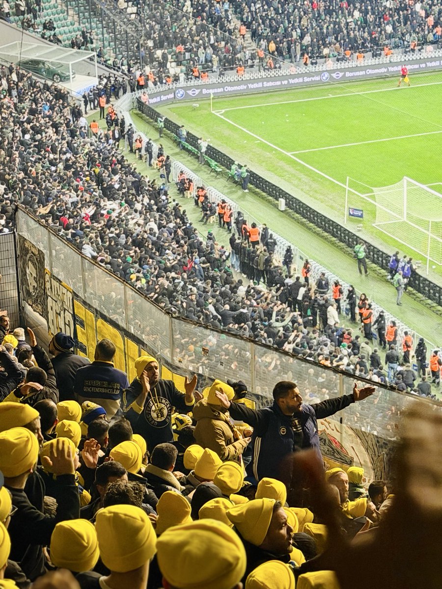 mehmetdmirr's tweet photo. Türkiye’nin en iyi deplasman tribünü olduğumuzu cümle aleme bir kez daha kanıtlayan Büyük Fenerbahçe Tribününün her bir ferdine saygılarla… 

Korkmadan yürüyoruz,Şampiyon olacağız! https://t.co/NmGI7gHaFY