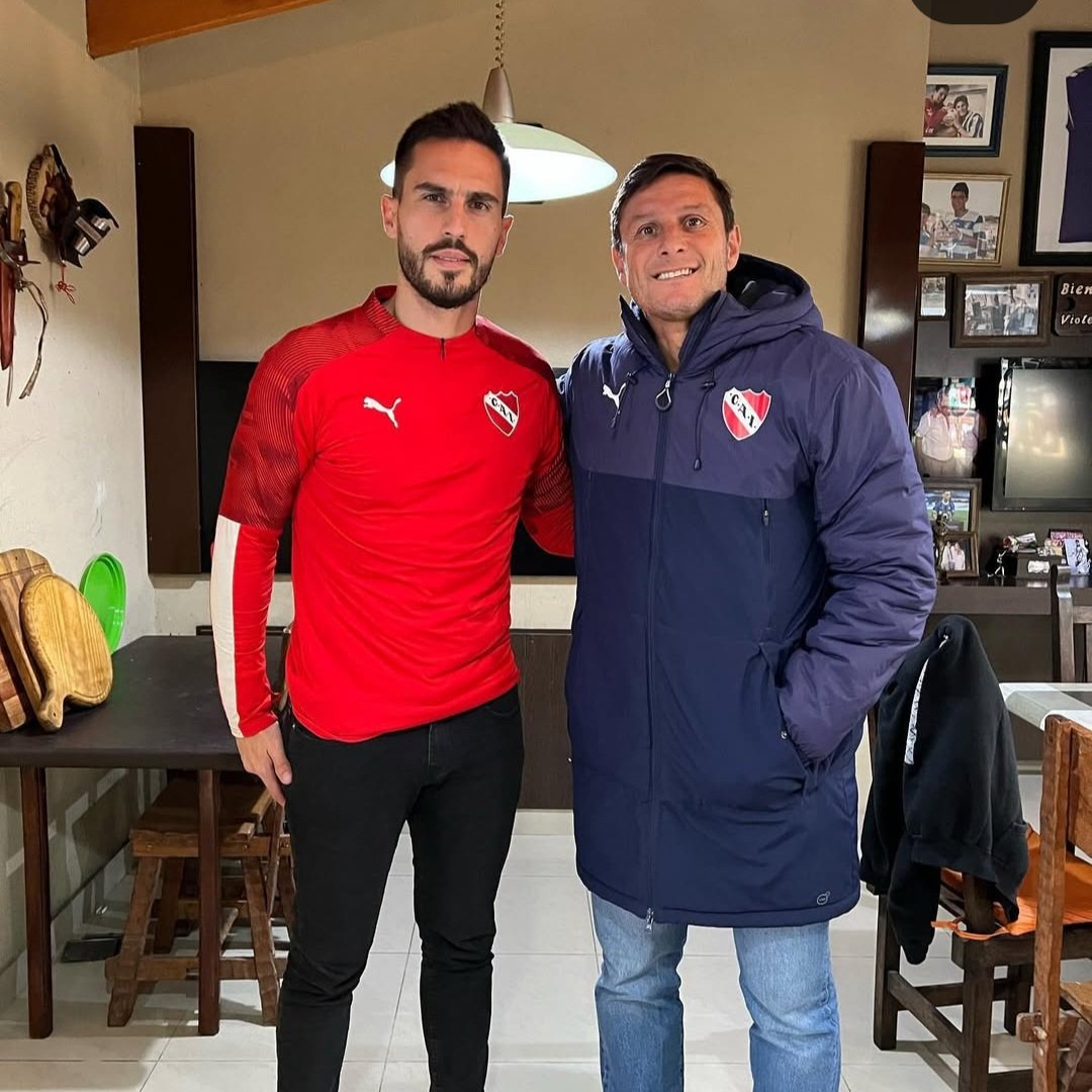 FichaLimpiaInde's tweet photo. Cualquier semejanza con la realidad es pura coincidencia....O NO...@DeLaCunaAlInf @Independiente @InfiernoRojo @SiempreParaCAI @SociosporCAI https://t.co/yLJYbOa8SW