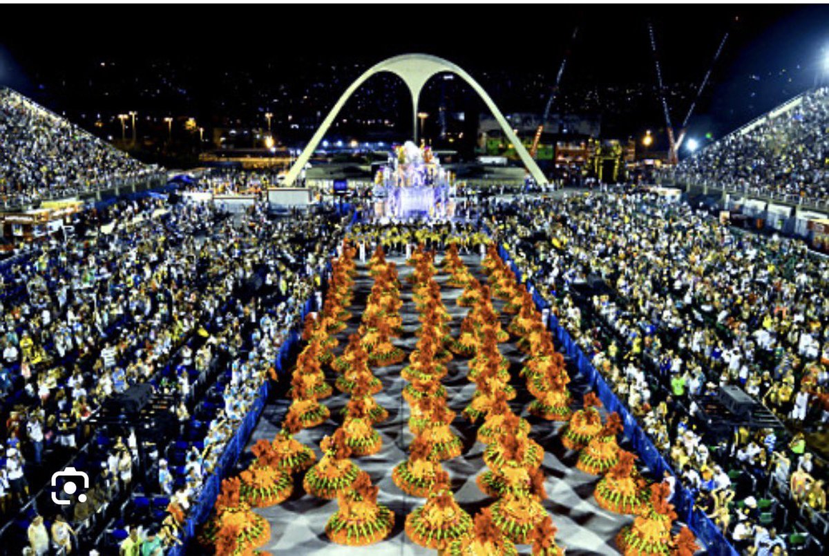 BrCaliNaty's tweet photo. The picture is how the world thinks of Brazilian Carnaval, the videos are how the entire country truly is every day starting now until the last day, on Ash Wednesday. 🎉💞
Specially in Rio de Janeiro! 🇧🇷
I miss this chaos! 💛💚
#QueSaudade #BrazilianCarnaval https://t.co/tI72TbrKff