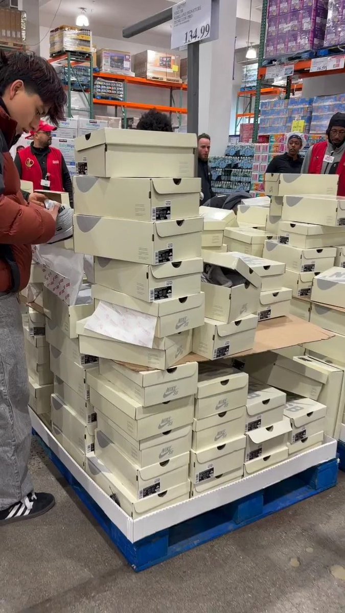 KicksFinder tweet media