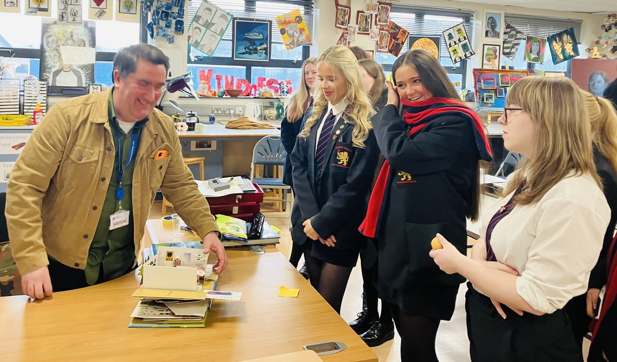 Art_BASFC's tweet photo. Brilliant talk today as part of our Careers Week, by illustrator and designer Neal McCullough @handdrawncreative
Many thanks Neal for sharing your story and work with us. https://t.co/0sc0DM6NKJ