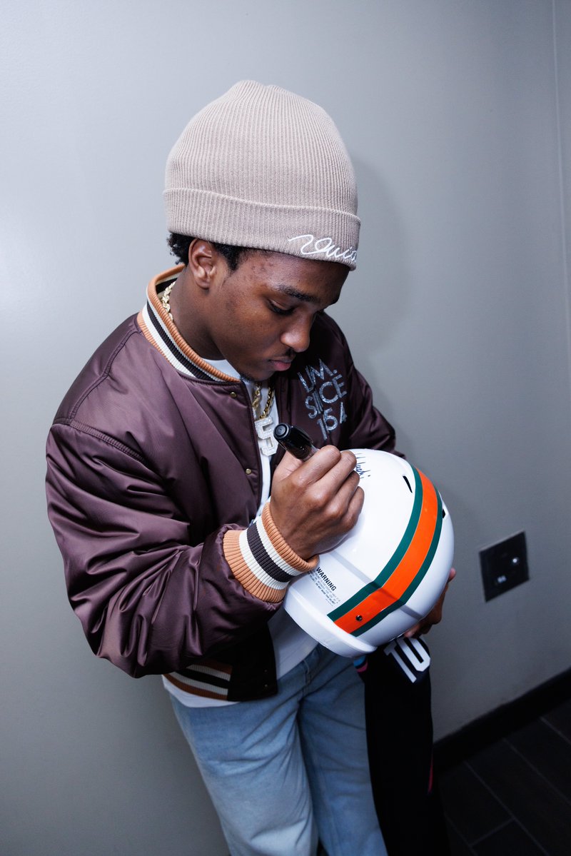 CanesFootball's tweet image. Always ready to represent Miami! 🙌

Thank you for having us out, @MiamiHEAT 🔥