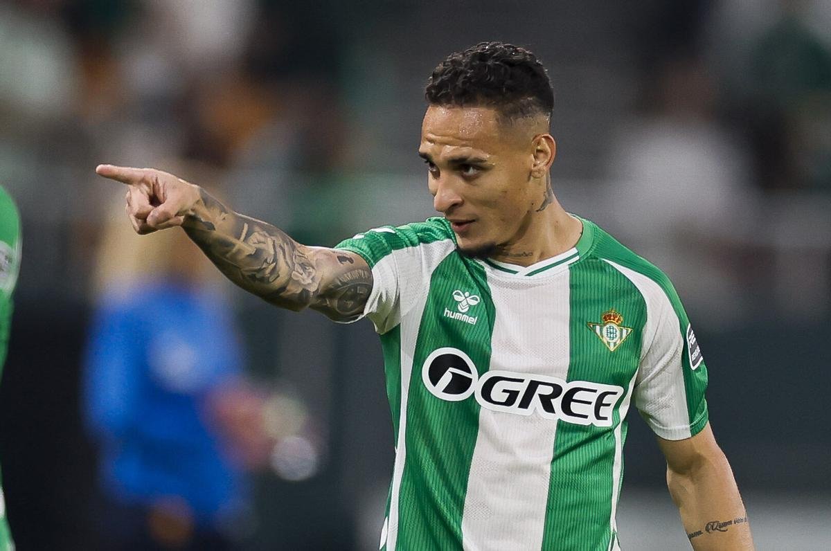 datosverde's tweet photo. [#DatoVerde] Actualizamos mayores contribuidores (G+A) del Betis en Europa:

1. Antony (14 G/A)
2. Cédric Bakambu (13 G/A)
3. Ez Abde (11 G/A) https://t.co/soHiBaATKm