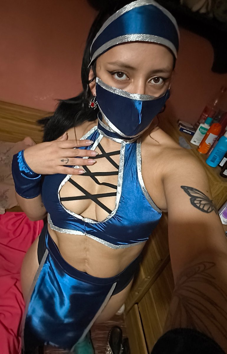 veri_oneechan's tweet photo. Quizás algún día pueda usar mi traje de Kitana 😭 https://t.co/bdK7BIYawB