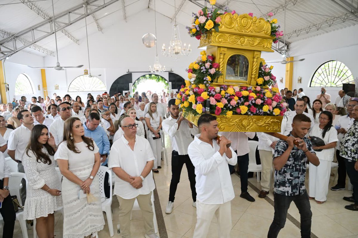 Hoy desde Los Venados, agradeciendo a Dios por un año más de vida y acompañando a este corregimiento en la celebración de las fiestas de La Candelaria. 
Además, entregamos y dejamos en el puesto de salud una ambulancia que gestionamos con <a href="/MinSaludCol/">MinSalud Colombia 🇨🇴</a> para mejorar la atención.
