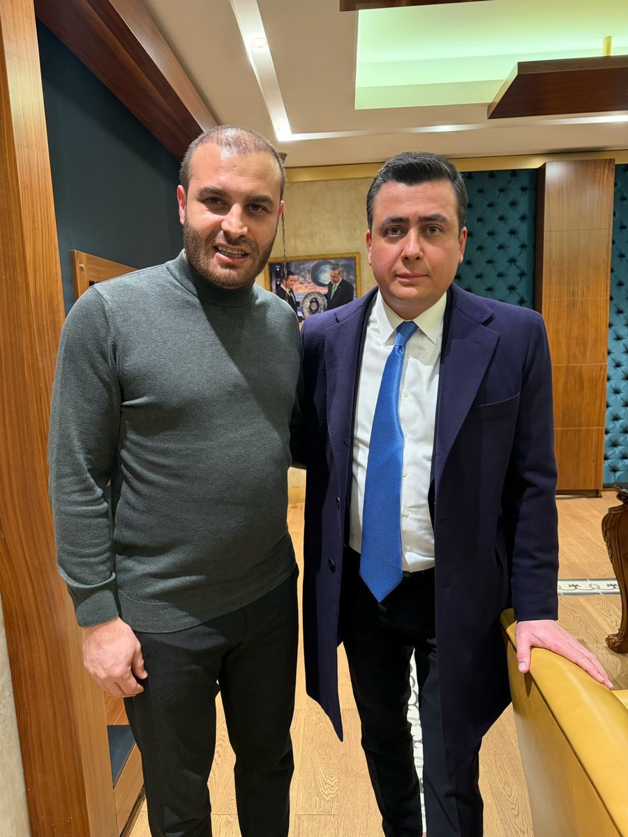 MemisogluBurak's tweet photo. Akşam sohbetinin son durağı Kıymetli Aile Dostumuz Ankara Milletvekili Sn Osman Gökçek ile misafirperverliği için kendisine #teşekkürediyorum 

@OsmanGokcek_ https://t.co/3jmoNaueRh