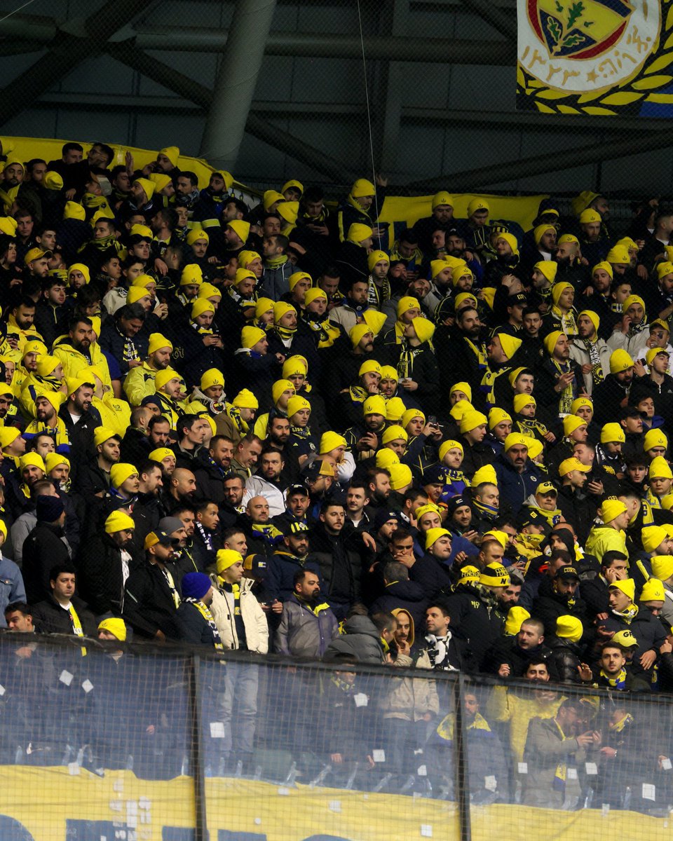 Sarı Bereliler #FenerbahçeTribünü