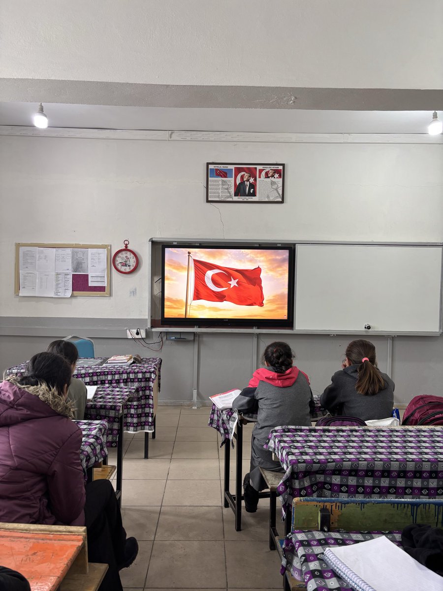 TasbasamakO's tweet photo. Bayrak sevgisi; bir milleti millet yapan en güçlü bağdır. Al bayrağımızda geçmişimizin fedakârlığı, bugünümüzün birliği, yarınlarımızın umudu vardır.Bayrağımız gururumuz, ortak yüreğimizdir. 
@tcmeb 
@agrimem 
@hasan_kokrek 
@diyadinmem
@remzi0479 https://t.co/lLYZtmXILh