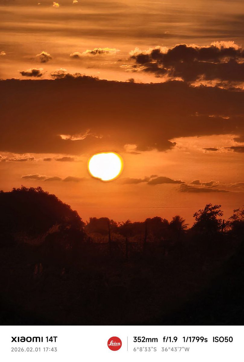 smartphone_astr's tweet photo. From our member @Geraldo1Gomes / #Sun #dramatic_sky #skyphotography #mobilephotography https://t.co/KcgssWw1tS