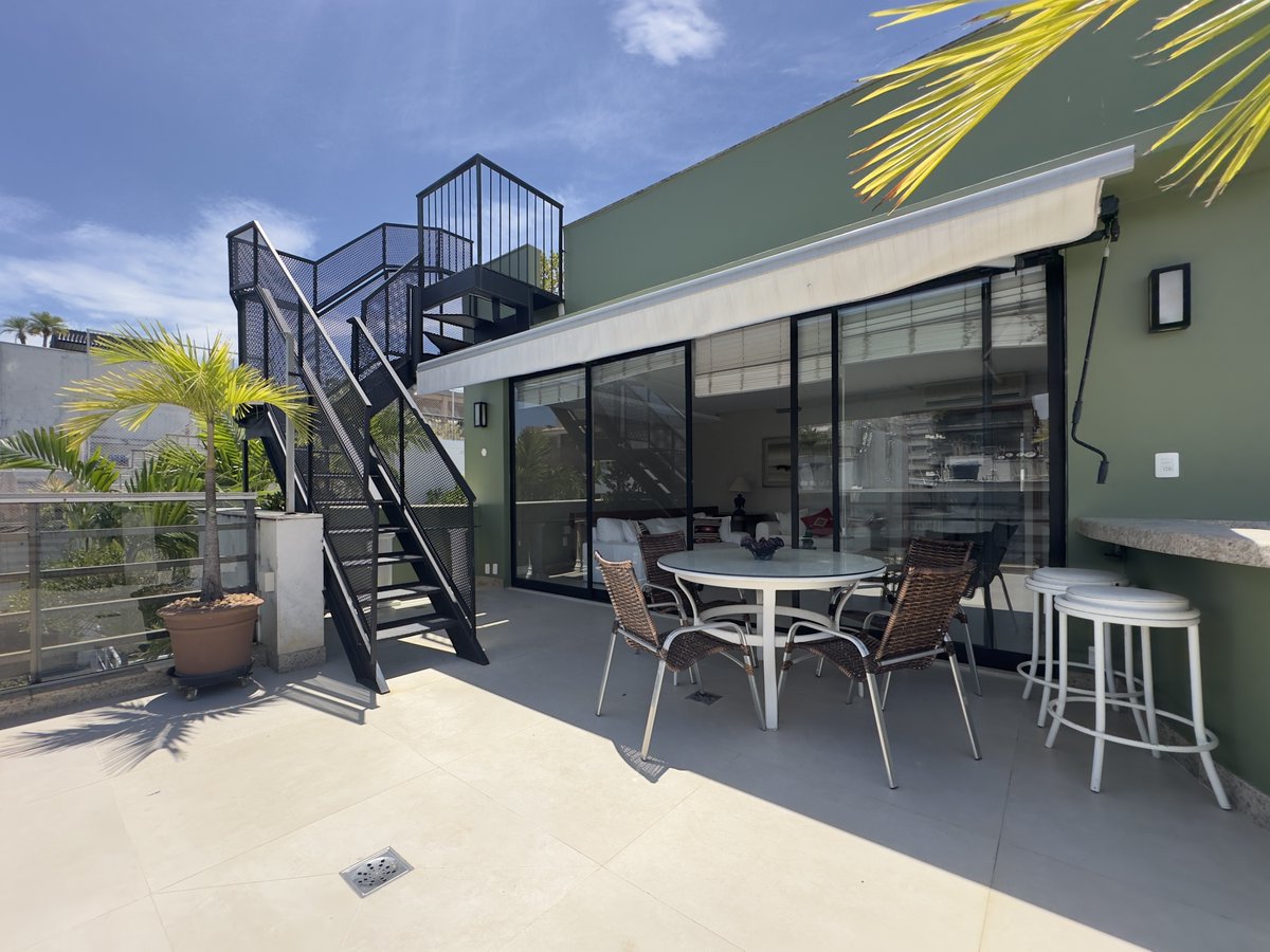 _whereinrio's tweet photo. 🇧🇷 VENDA | SALE • REF: W06.129 • R$ 5.600.000,00

Cobertura triplex de luxo à venda em Ipanema. Entre em contato e agende sua visita!

📐 272 m²
🛏️ 3 Quartos
🚿 3 Banheiros
🚗 1 Vaga
Portaria em horário comercial

Disponível para venda: https://t.co/hEp34mCv20

#coberturaavenda https://t.co/WwdUWO0mL3