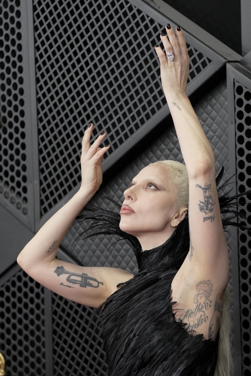 something about this pose… it’s so mayhem