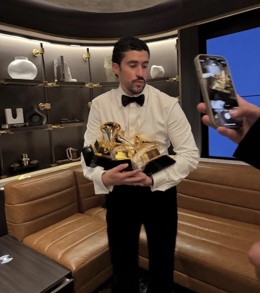 AccessBadBunny's tweet image. Bad Bunny remembered his Instagram password and made a post with the 3 awards he won at the #GRAMMYs yesterday.