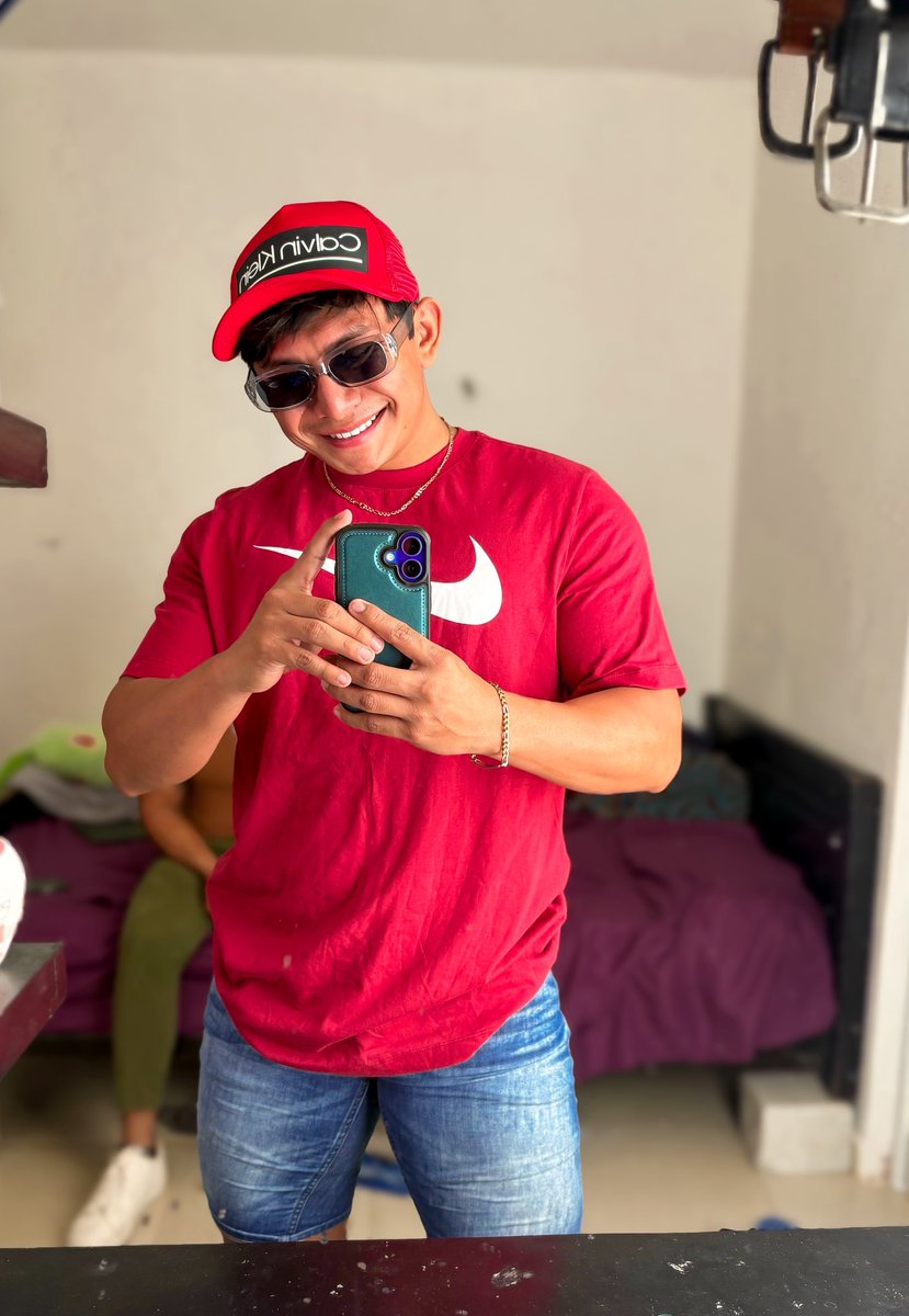 C R H I S tweet media