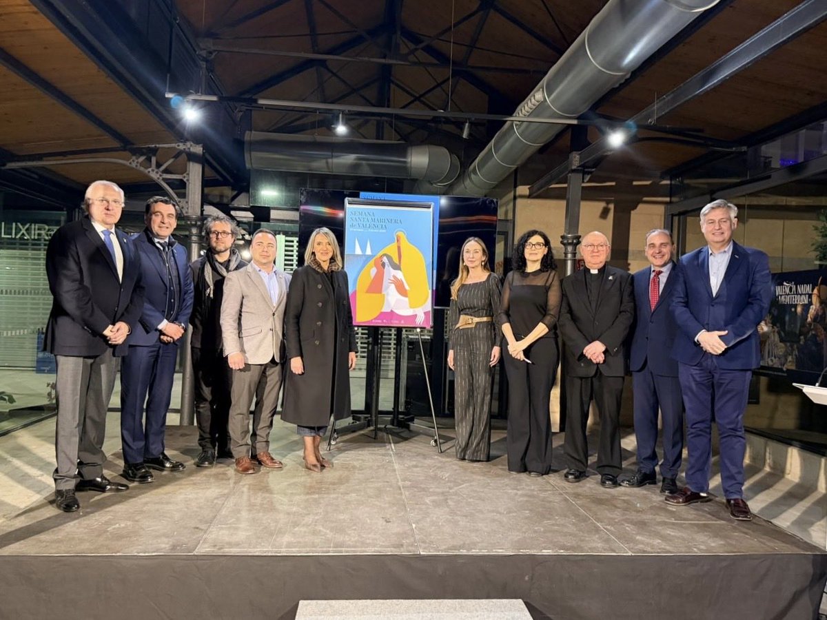 MncGCS's tweet image. ✝️El cartel de la Semana Santa Marinera de Valencia 2026 ya es una realidad. 

El estudio Juárez Casanova ha representado ‘La Piedad’ con un diseño innovador y policromático, que ha reunido a representantes de hermandades, cofradías y corporaciones.