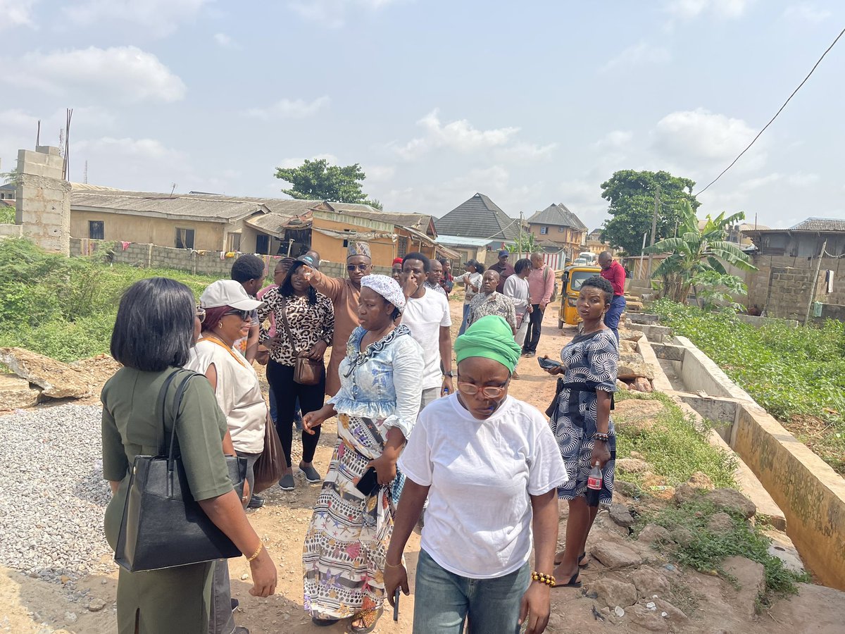 ShefEmpower's tweet image. The Chairman is open to partnership and collaboration. We also visited the Okerube Women Water Committee with the CDA Chairman and SDI Nigeria Federation members. #WASHproject #SHEF #ACRC #AMT #SDI