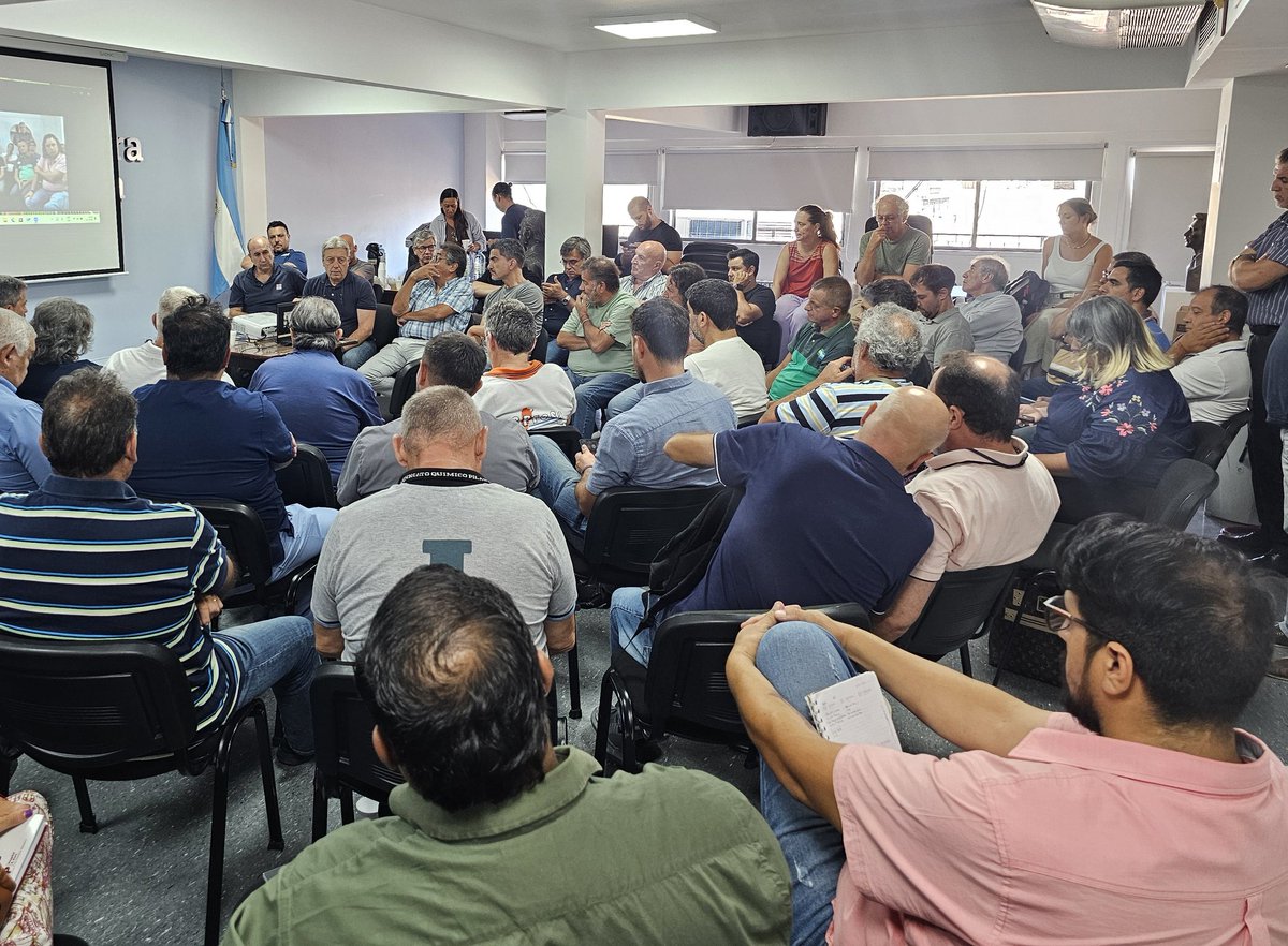 Esta tarde nos reunimos en la sede de la UOM para continuar avanzando en la coordinación de las movilizaciones del 5 de febrero en Córdoba y del 10 de febrero en Rosario.

Mañana, las dos CTA realizaremos un plenario conjunto para anunciar nuevas medidas de fuerza y profundizar