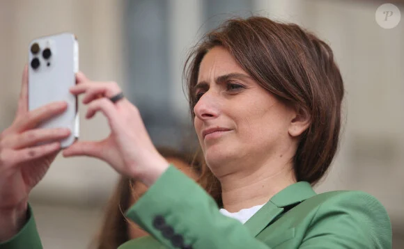 Glupatate's tweet photo. 🔴 FLASH – Harcèlement téléphonique chez les Verts : des militants écologistes se sont plaints d'avoir reçu de nombreux mails, appels et sms insistants durant le week-end de la part de la direction du parti, dans le but de les CONTRAINDRE à retirer leur signature de la tribune.

Ceux qui ont refusé de le faire ont écopé d'une SUSPENSION de 3 mois.