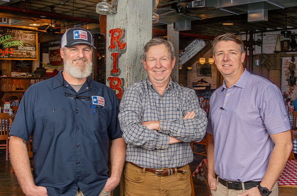 SFASU's tweet photo. Calling all Lumberjack business owners! 📣 
Add your business to the SFA Alumni Business-Owned Directory and get in front of alumni who want to support fellow Lumberjacks. 🪓🙌🪵🌲

Join the directory at https://t.co/pKuwVmIW7A. @SFA_ACE https://t.co/8Apsr5JeXw