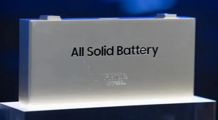 SyntaxBloomX's tweet image. Chinese researchers cracked silicon batteries. made them "breathable" so they don't explode when charging. 10x capacity of current batteries and works even when cut with scissors