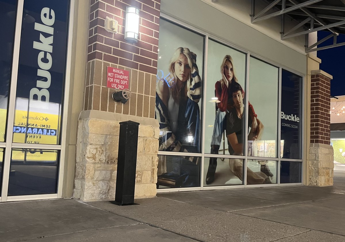 CorpInstall's tweet photo. Buckle is coming soon, and the storefront is already making an impression. New window graphics installed and ready to turn heads.

#windows #windowgraphics #installation #retail #retailgraphicinstallation #graphicinstallations #graphicdesign #wedocoolstuff #CorporateInstallations https://t.co/5pPjh5Ls2z
