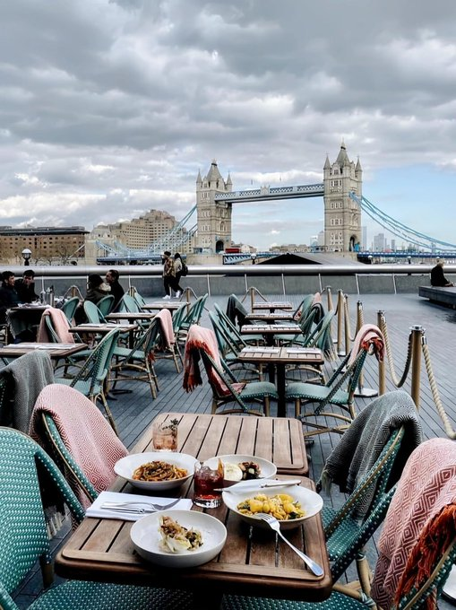 Lola55dlm's tweet photo. You can't make a cloudy day a sunny day, but can embrace it and decide it's going to be a good day after all 😃 https://t.co/cdXISNLY9E