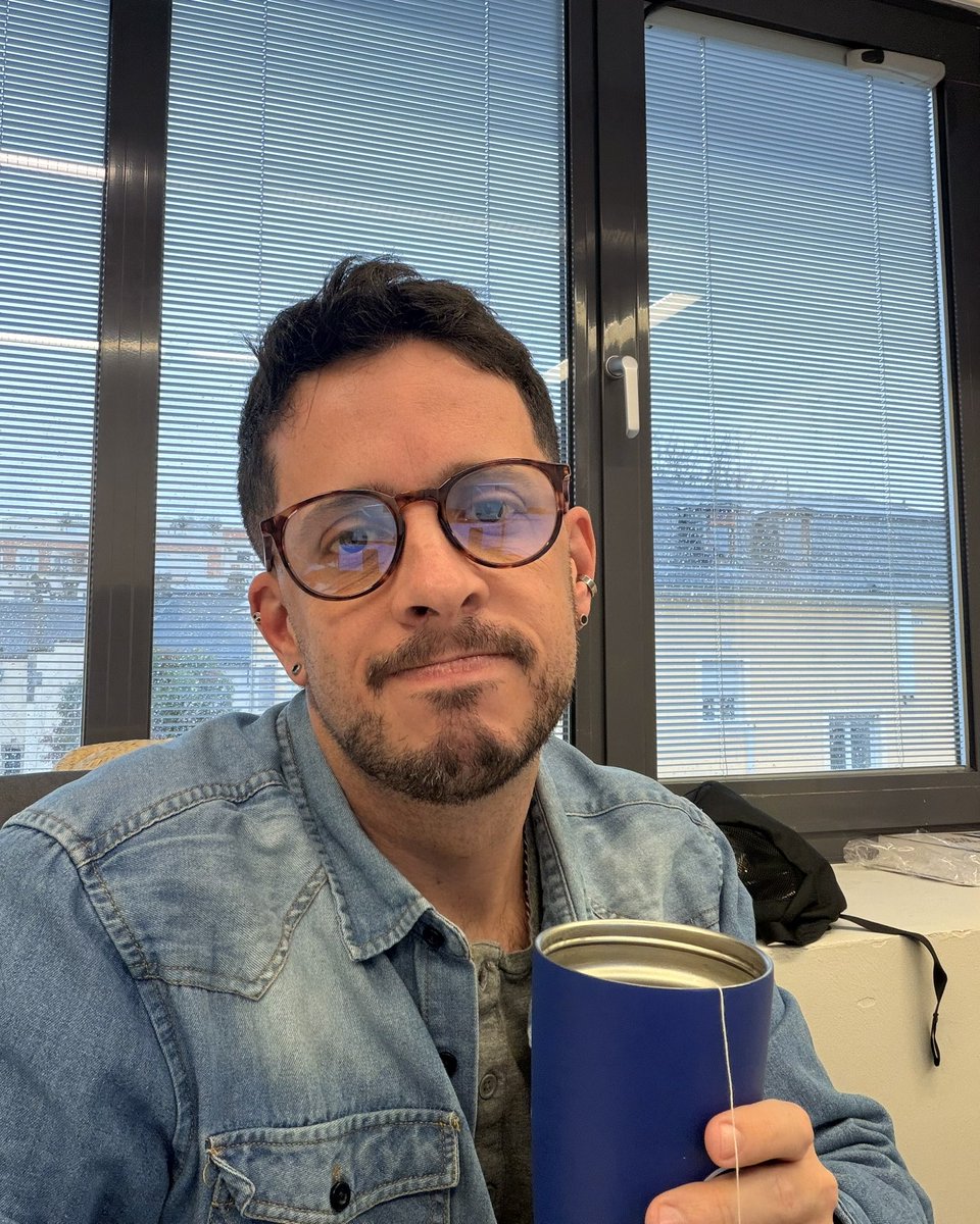 sajorude's tweet photo. hola, lunes https://t.co/tVrQzRg8Uj