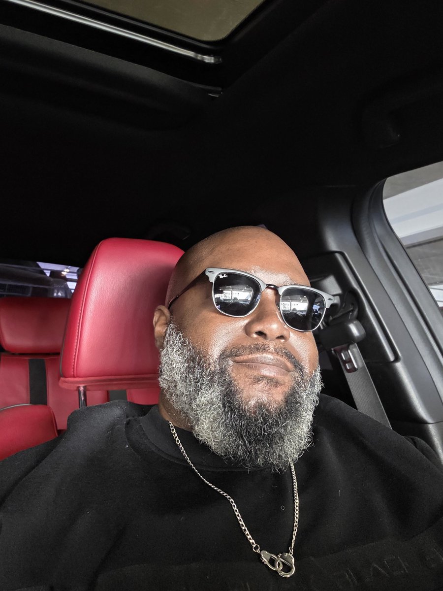 Keepn_It_Rell's tweet image. 46 looks good on me! #Balloons